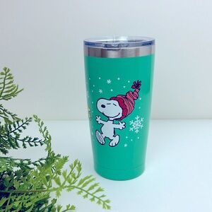 Snoopy Christmas cup with lid, NWT, cute Peanuts snowflake design